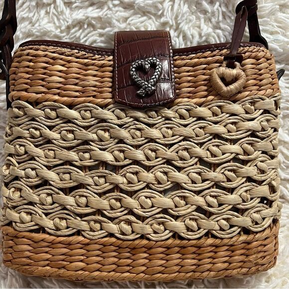 Brighton straw wicker shoulder bag with leather strap and silver heart detail - Picture 1 of 13